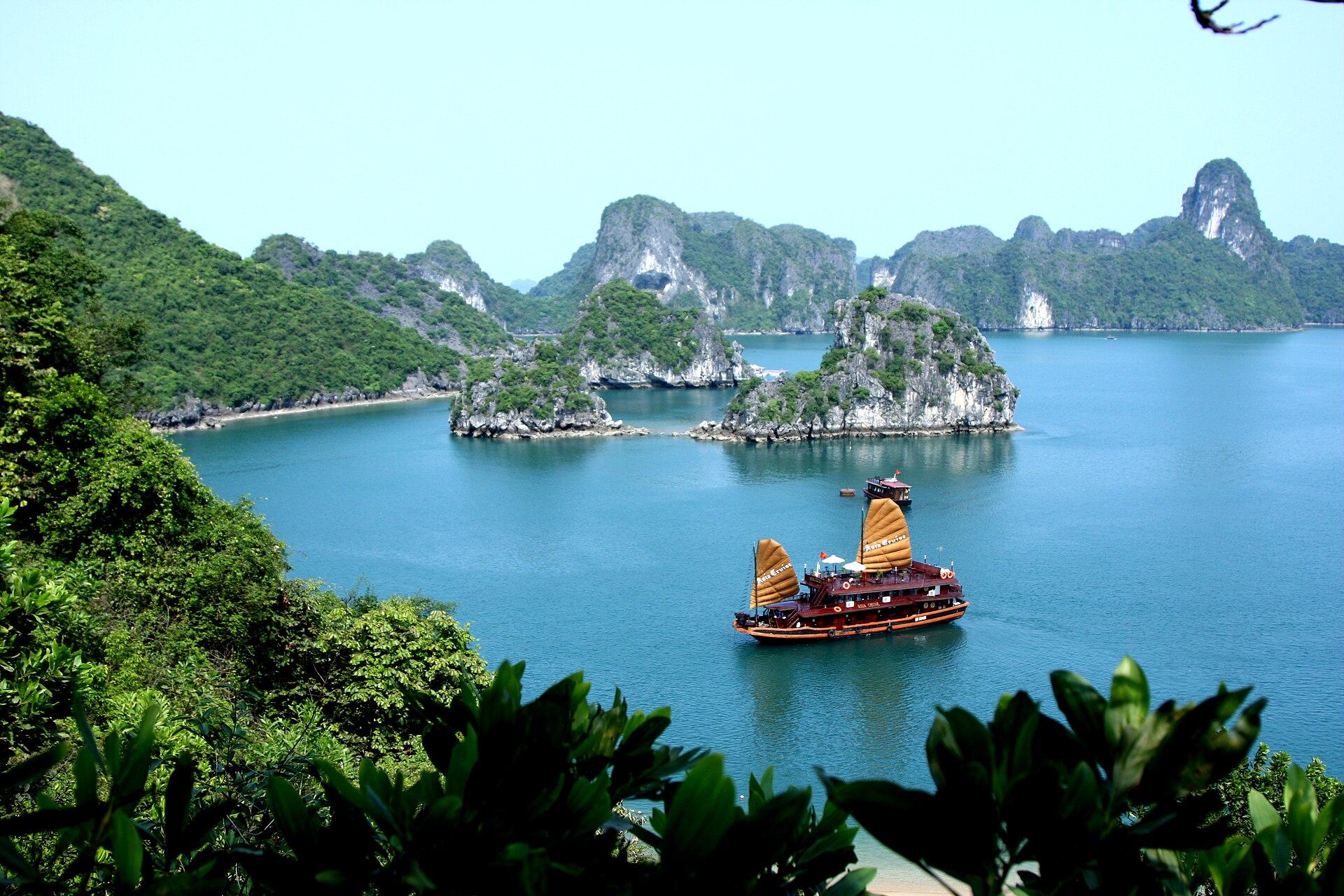 Ninh Bình – Vịnh Hạ Long, ngủ du thuyền